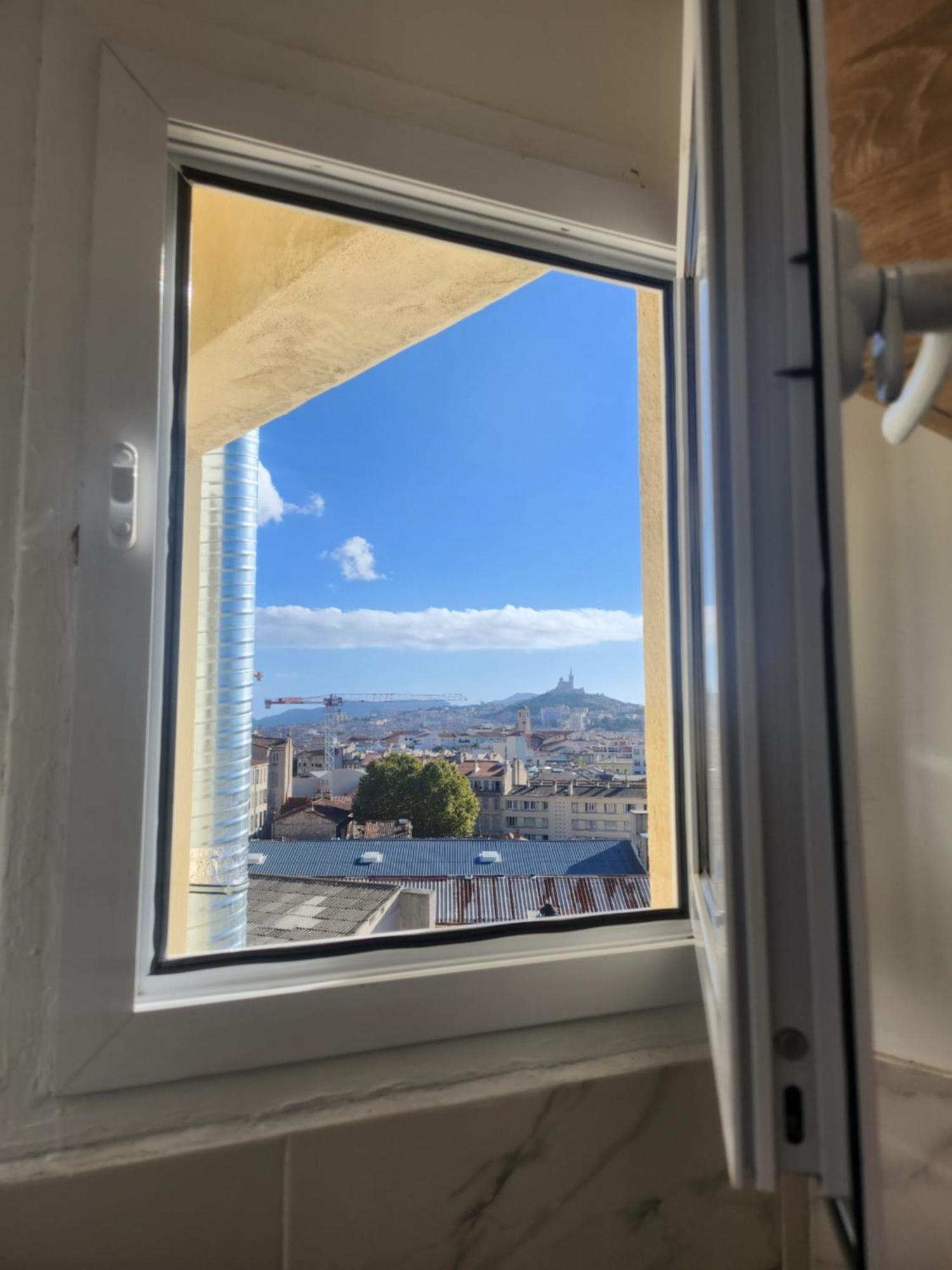 Sublime 2 Pieces Vue Incroyable Mer Et Tout Les Monuments De Marseilles Exterior foto
